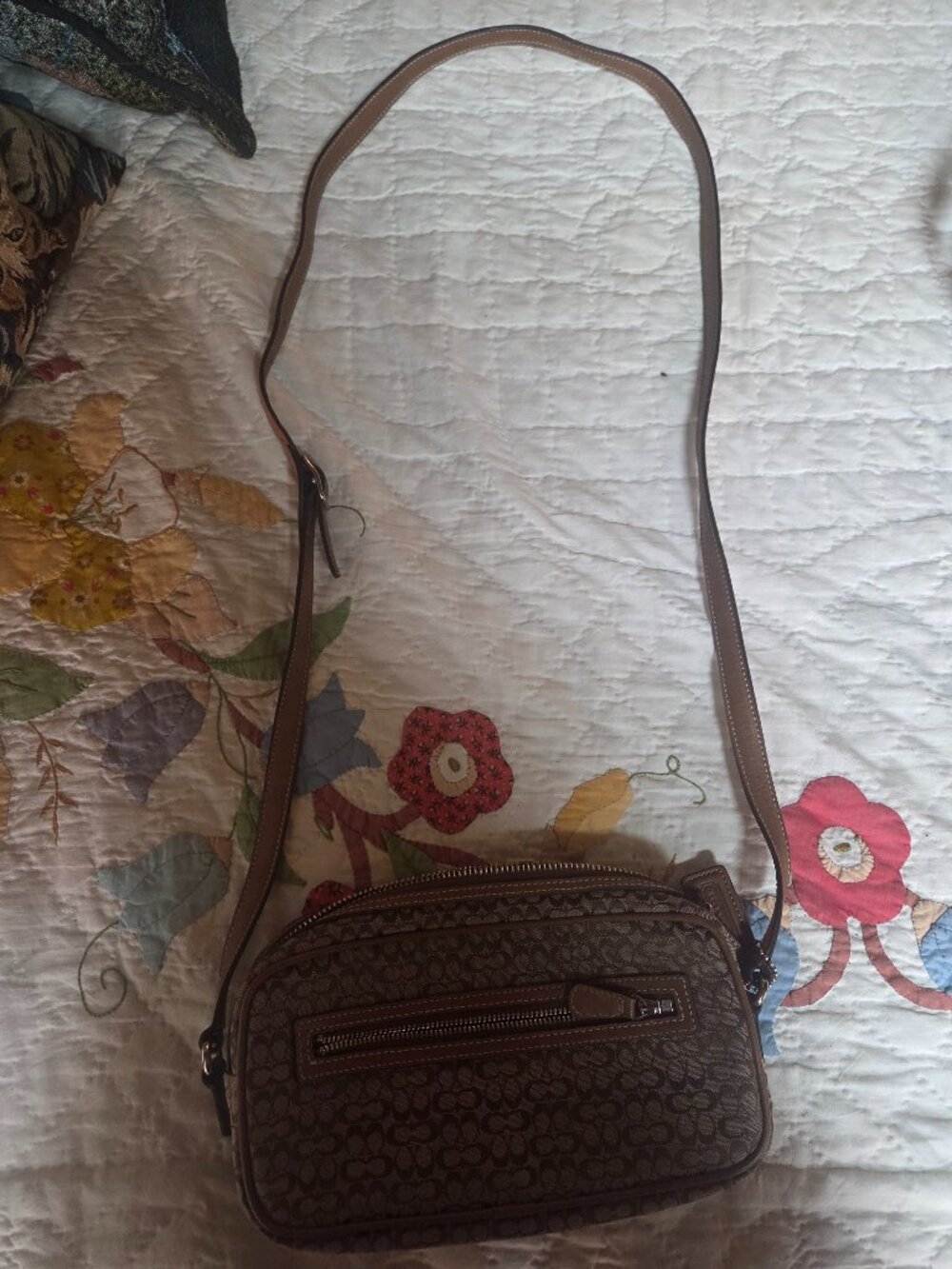 Crossbody handbag